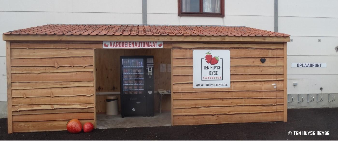 Fiets stopplaats met aardbeien Vinkt